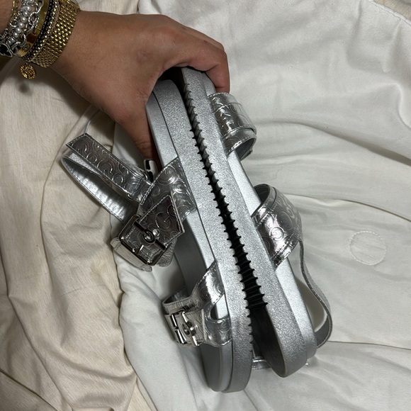 Meet your Posher, Claudia - Picture 3 of 6